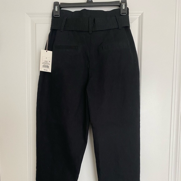 High-waisted belted paper bag pants - Picture 2 of 3